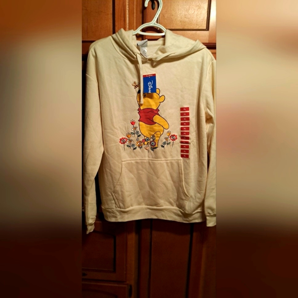 Ladies NWT Winnie the Pooh Embroidered Sweatshirt/Hoodie XL Ivory